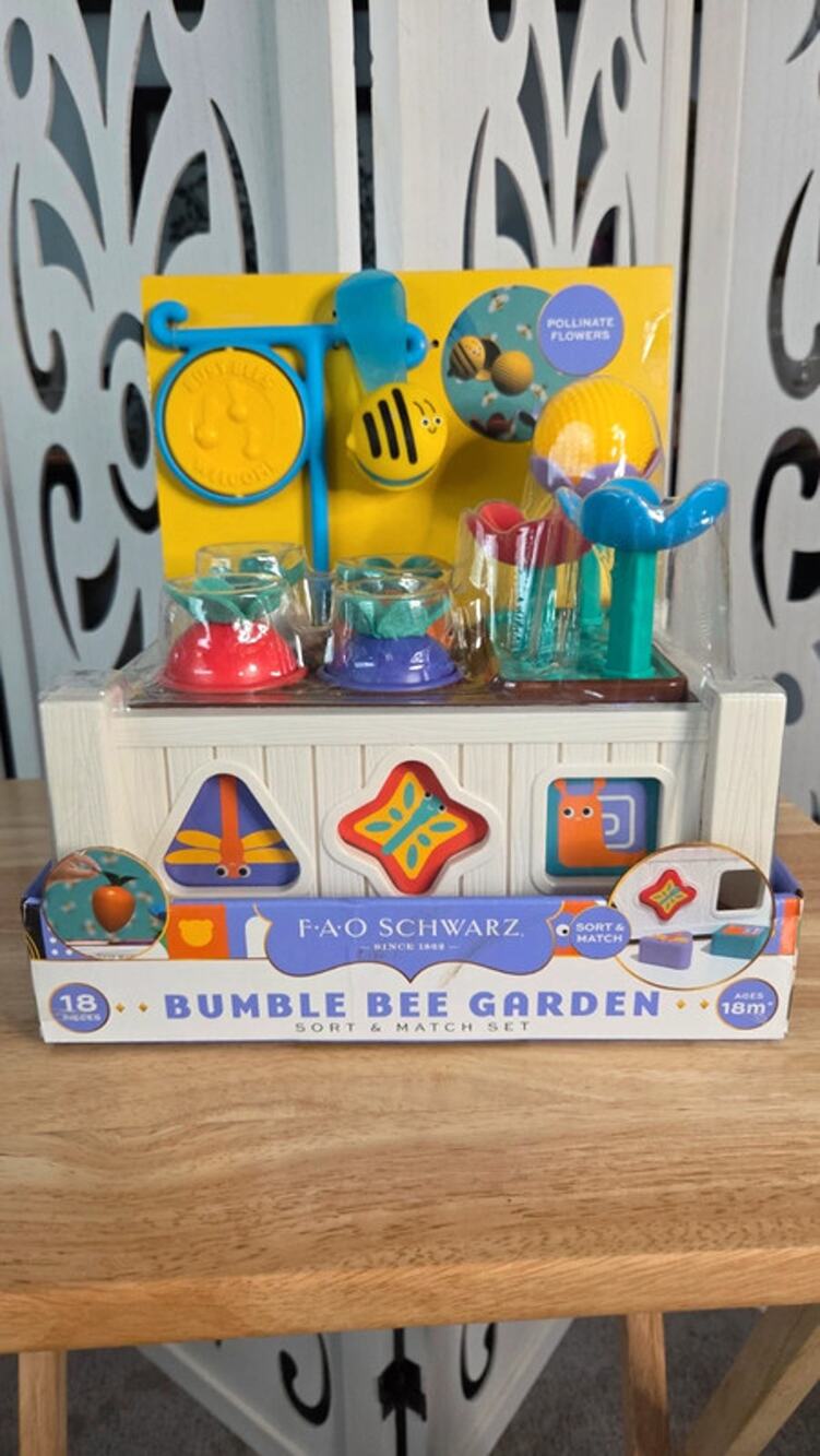 FAO Schwarz Bumble Bee Garden Sort & Match Set 18pc Toddler Toy New 18M+